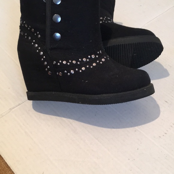 NWT faux suede black Fabiola studded boots - Picture 2 of 5